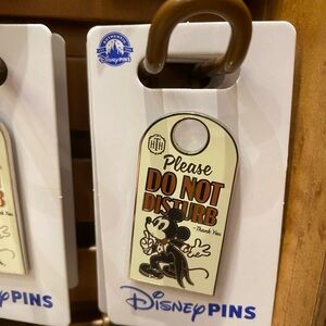 Disney The Hollywood Tower Hotel 2024 Mickey Please Do Not Disturb Pin New BNWT